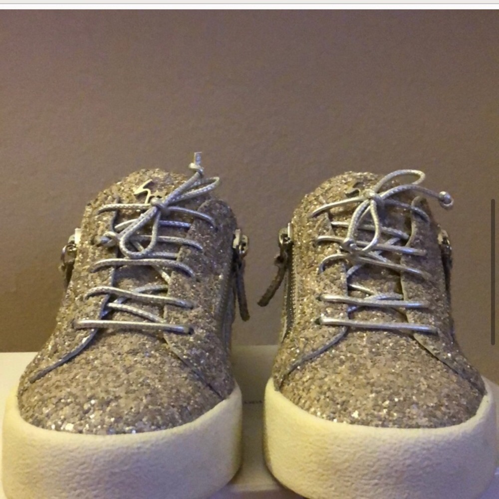 Sparkly